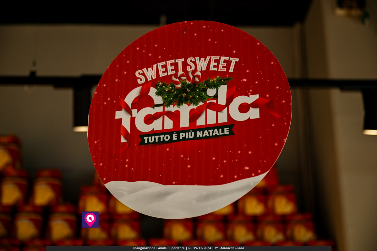 famila superstore ()