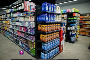 famila superstore ()