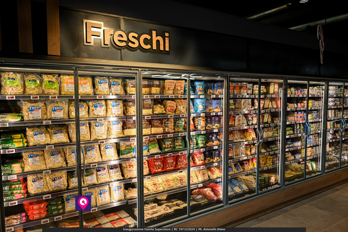 famila superstore ()