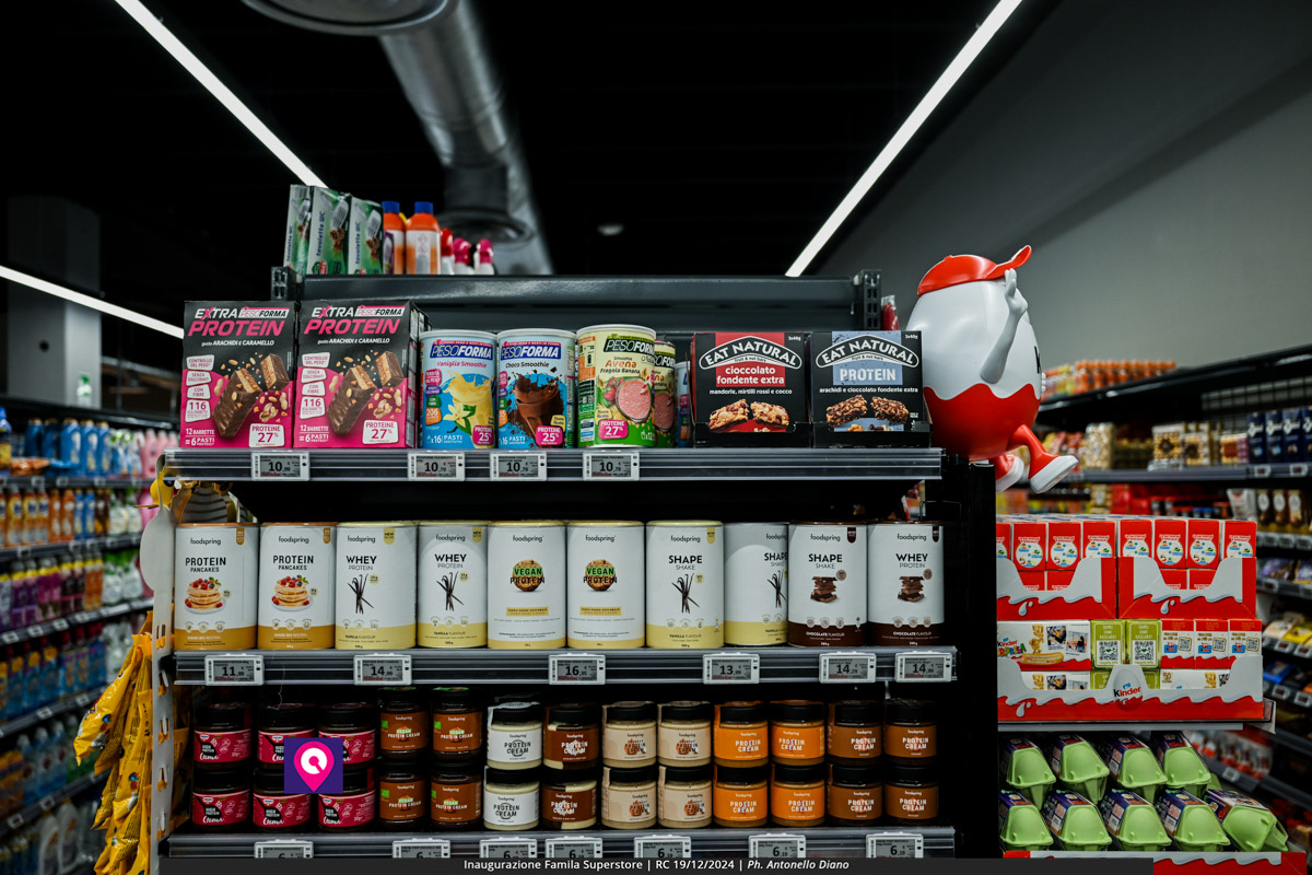 famila superstore ()