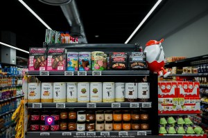 famila superstore ()