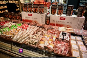 famila superstore ()