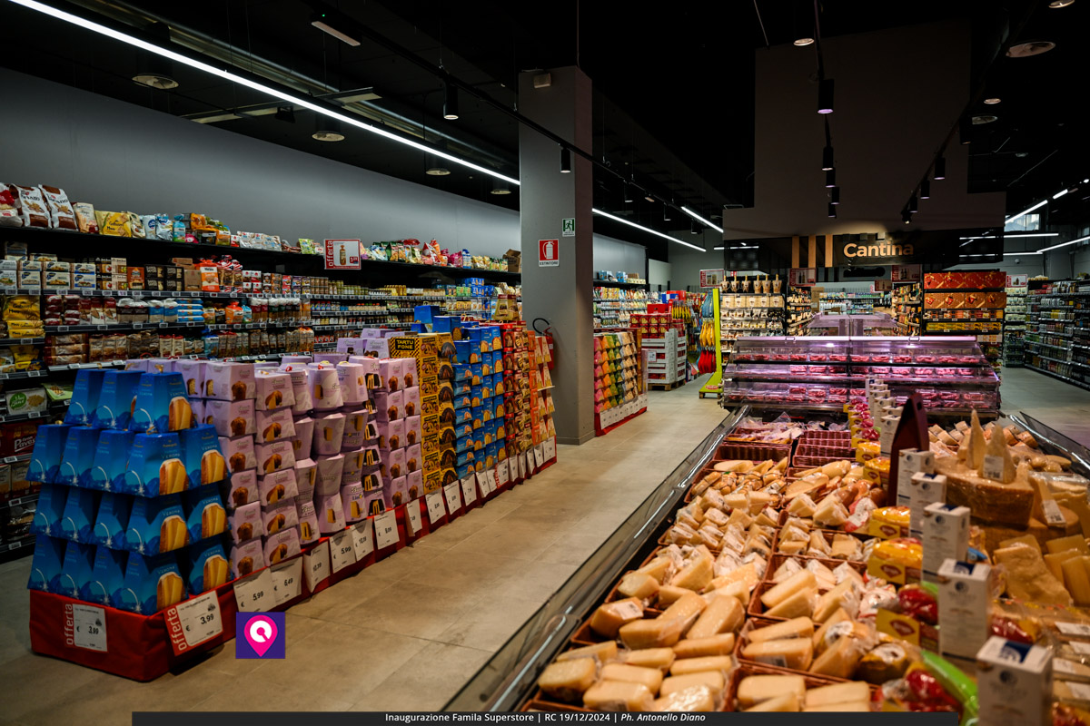 famila superstore ()