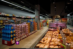 famila superstore ()