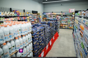 famila superstore ()