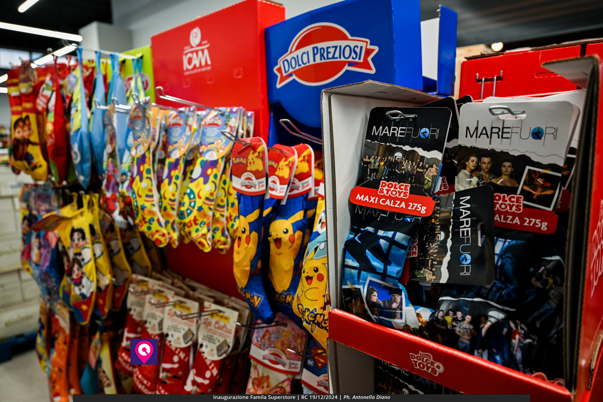 famila superstore ()