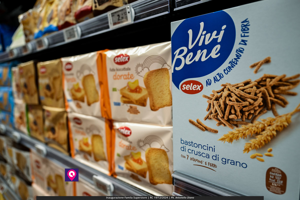 famila superstore ()