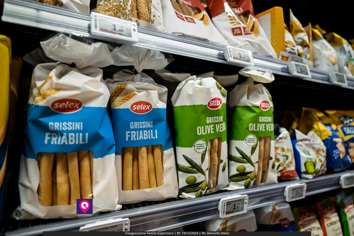 famila superstore ()