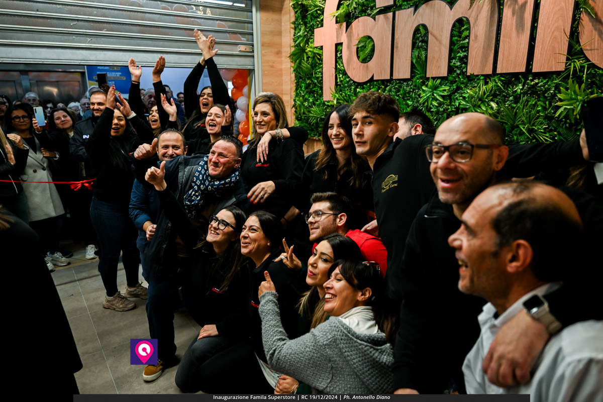 famila superstore ()