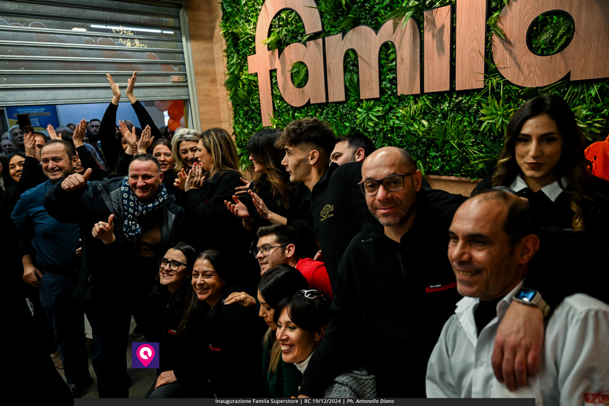 famila superstore ()