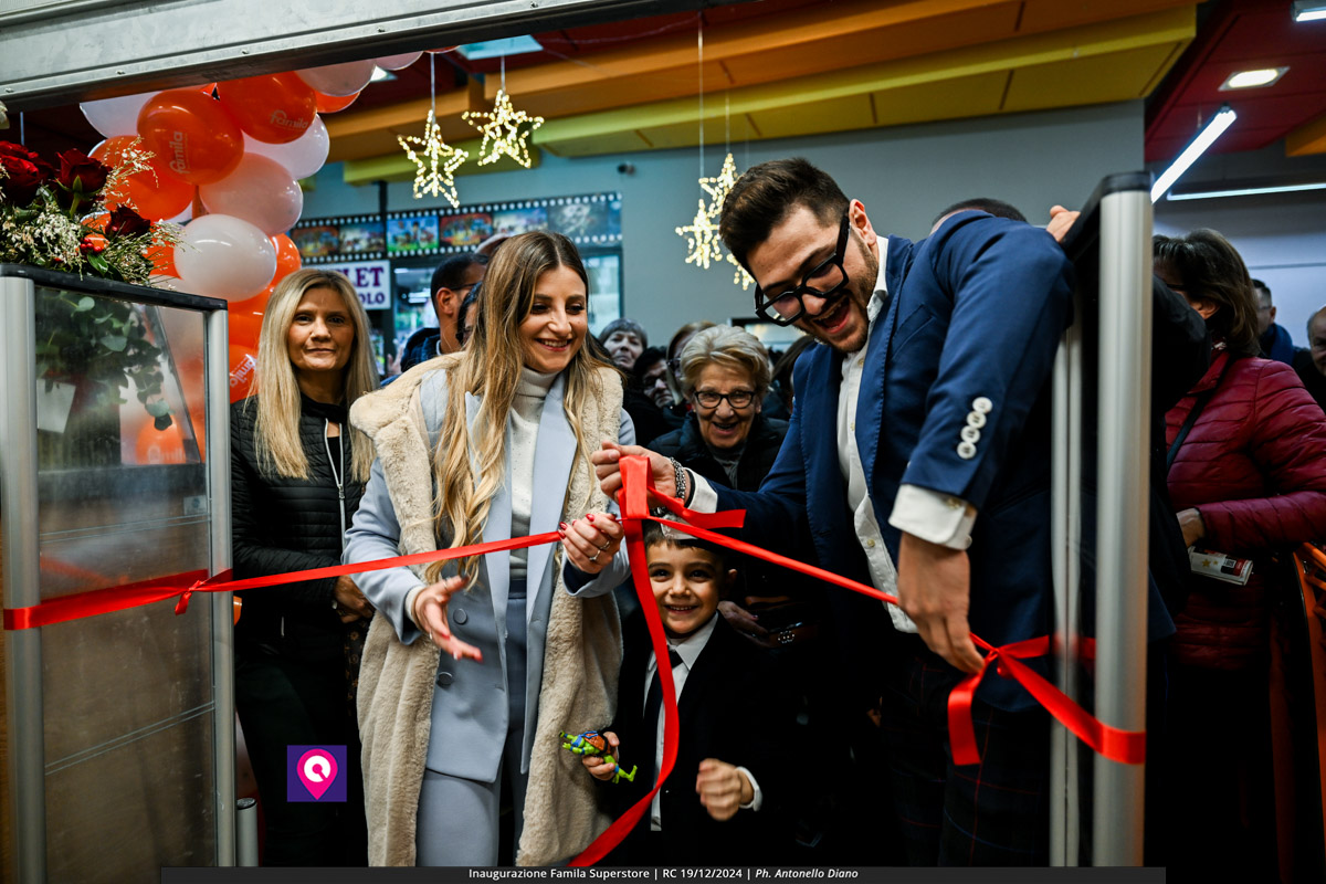 famila superstore ()