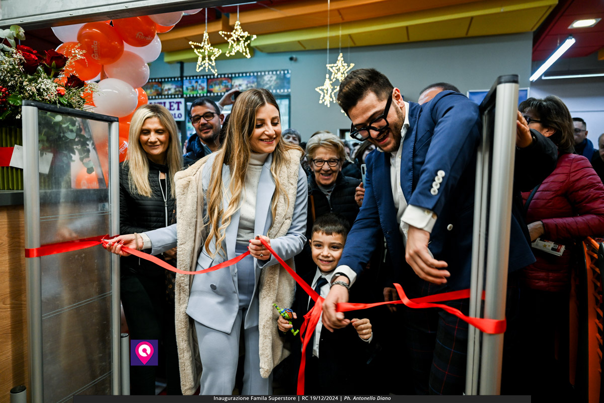 famila superstore ()