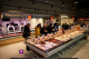 famila superstore ()