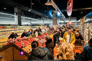 famila superstore ()