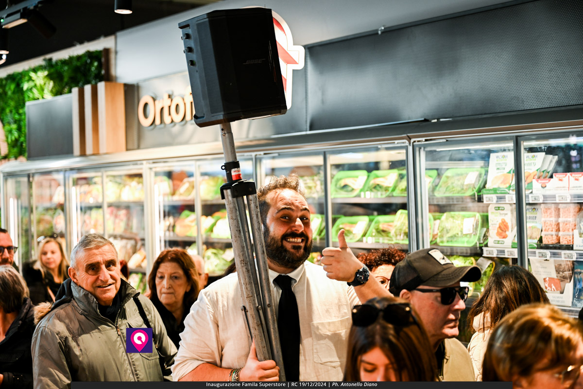 famila superstore ()