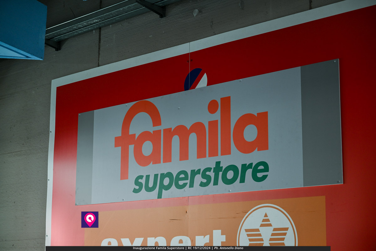 famila superstore ()