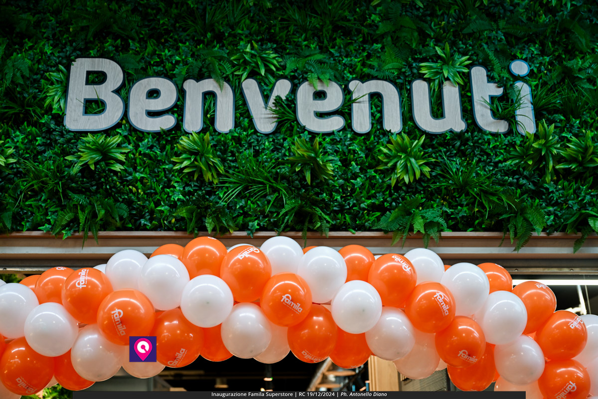 famila superstore ()