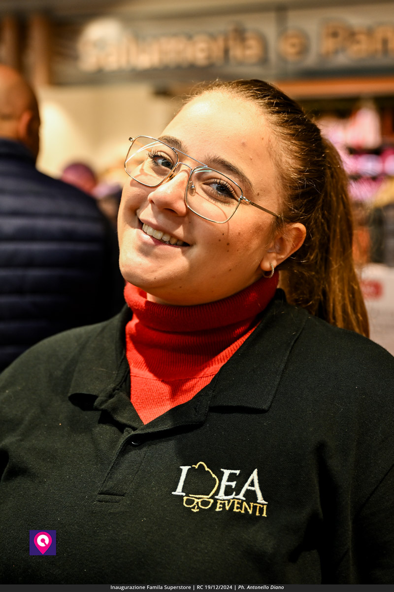 famila superstore ()