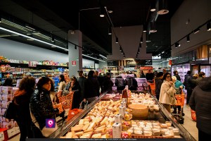 famila superstore ()