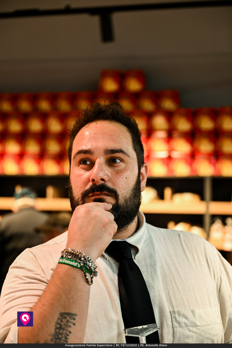 famila superstore ()