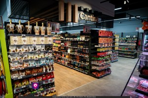 famila superstore ()