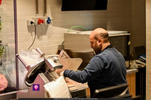 famila superstore ()