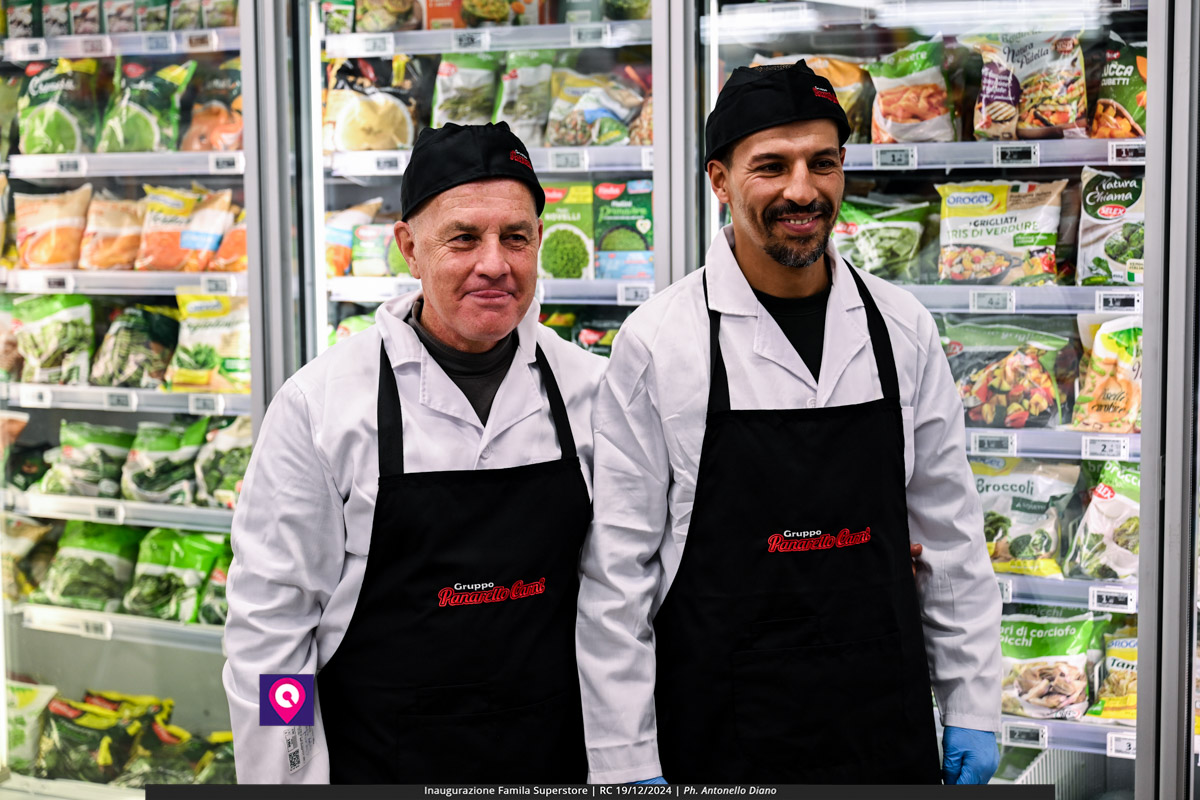 famila superstore ()