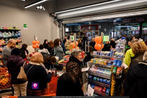 famila superstore ()