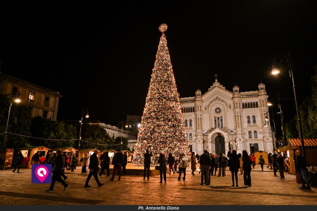 natale piazza duomo reggio calabria albero luminarie ()