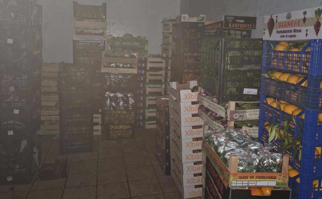 negozio frutta sequestro