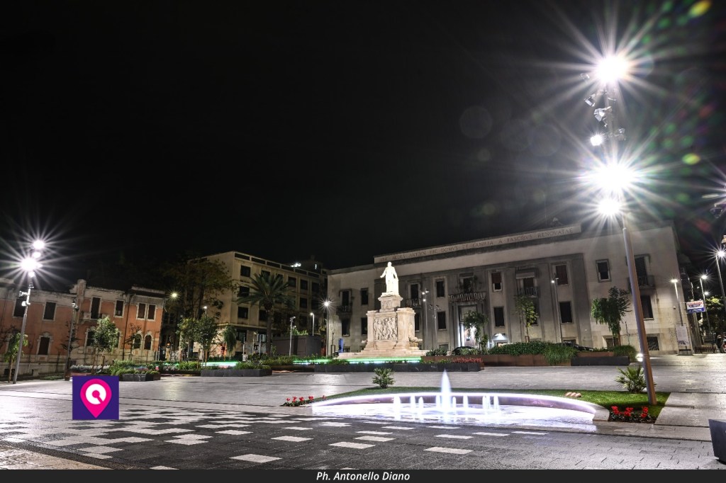 piazza de nava reggio calabria ()