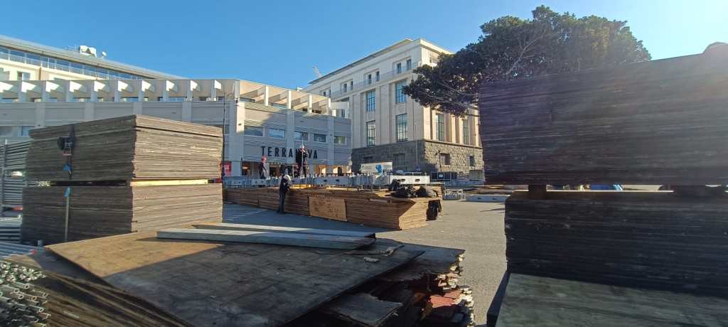 piazza indipendenza capodanno rai reggio calabria montaggio palco ()