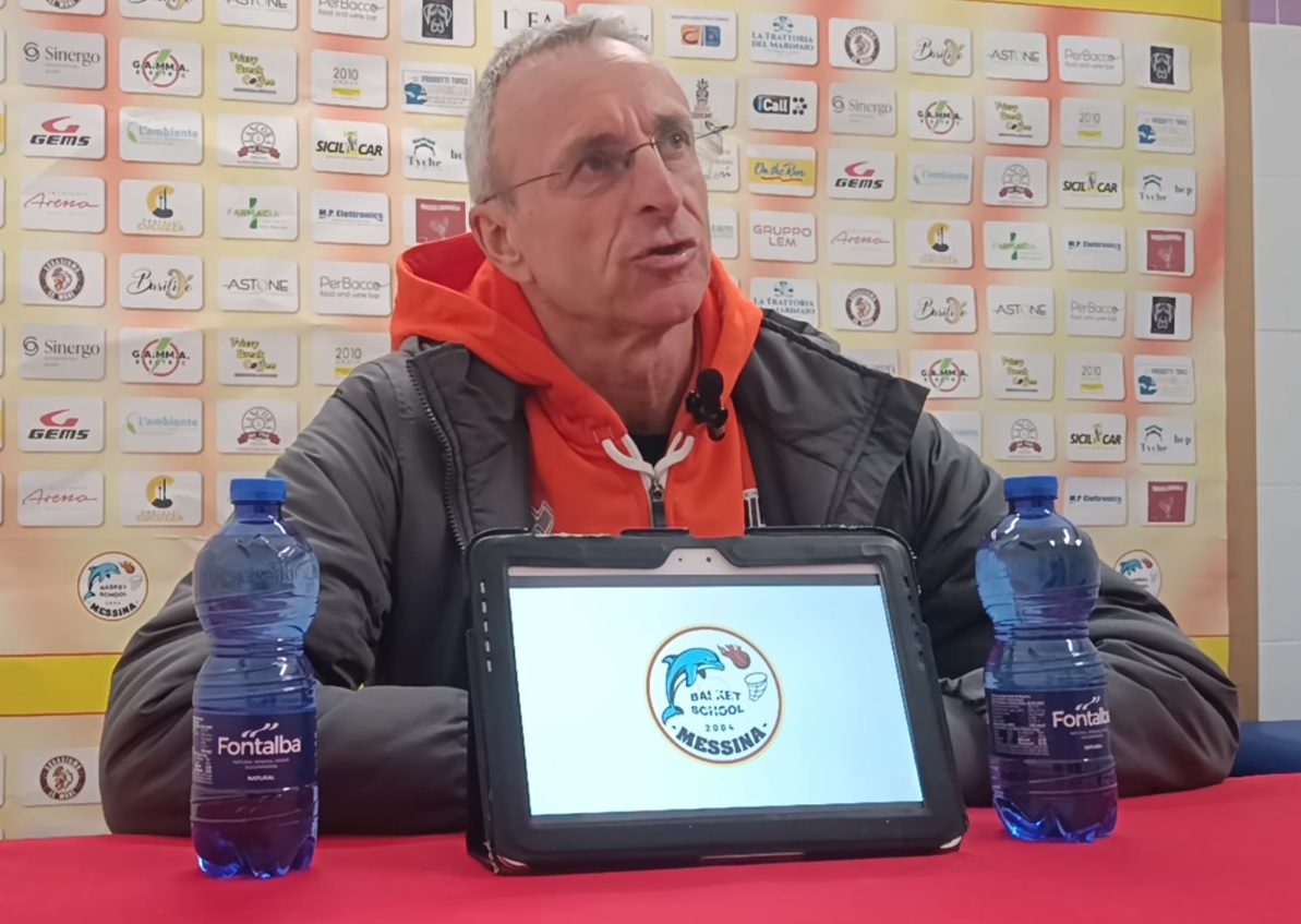 coach giulio cadeo pallacanestro viola palatracuzzi