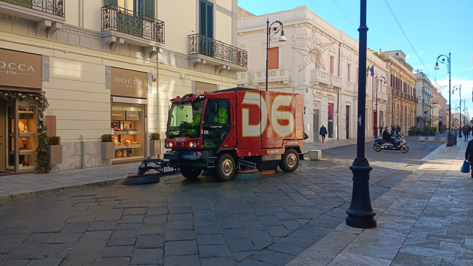 ecologia oggi mezzo spazzatrice ()