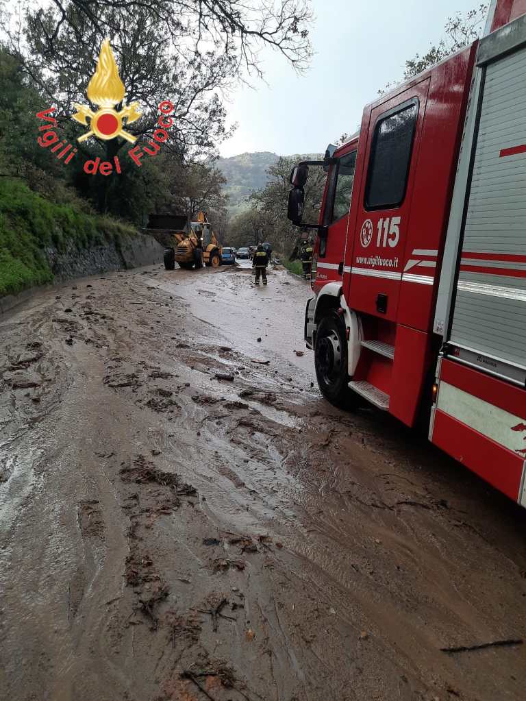 Maltempo calabria interventi vigili fuoco ()