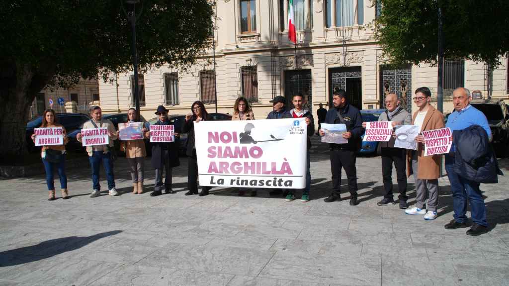 Reggio, la comunità di Arghillà in piazza: ‘Il Comune ci ignora, vogliamo risposte’