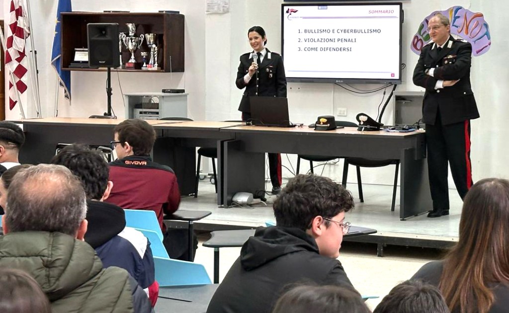 carabinieri studenti rc ()