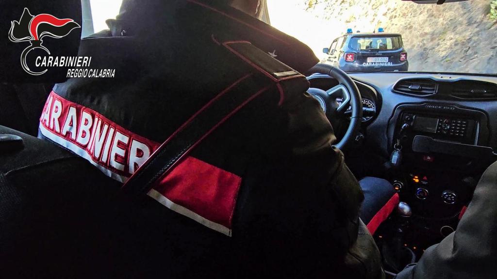 Furti in boutique della Locride: sgominata una banda di ladre, due arresti
