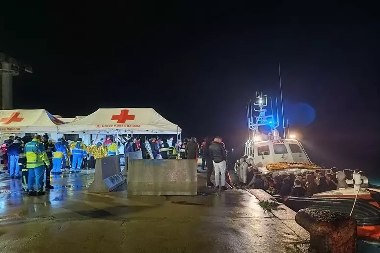 guardia costiera migranti maltempo