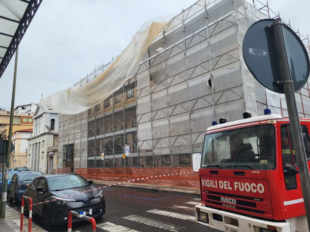 incidente palazzo settore edilizia metro city