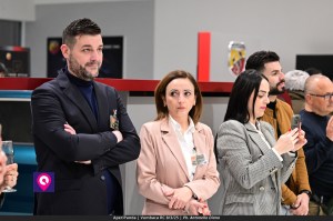 Aperi Panda Vumbaca ()