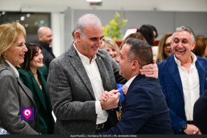 Aperi Panda Vumbaca ()