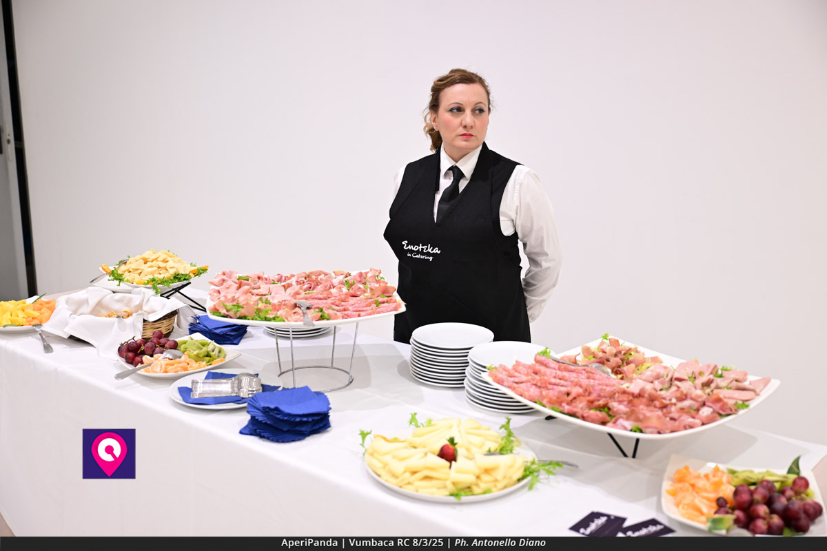 Aperi Panda Vumbaca ()