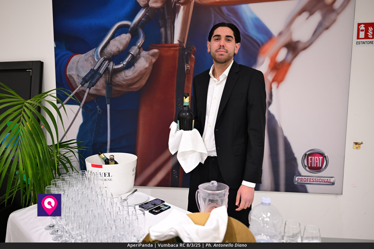 Aperi Panda Vumbaca ()