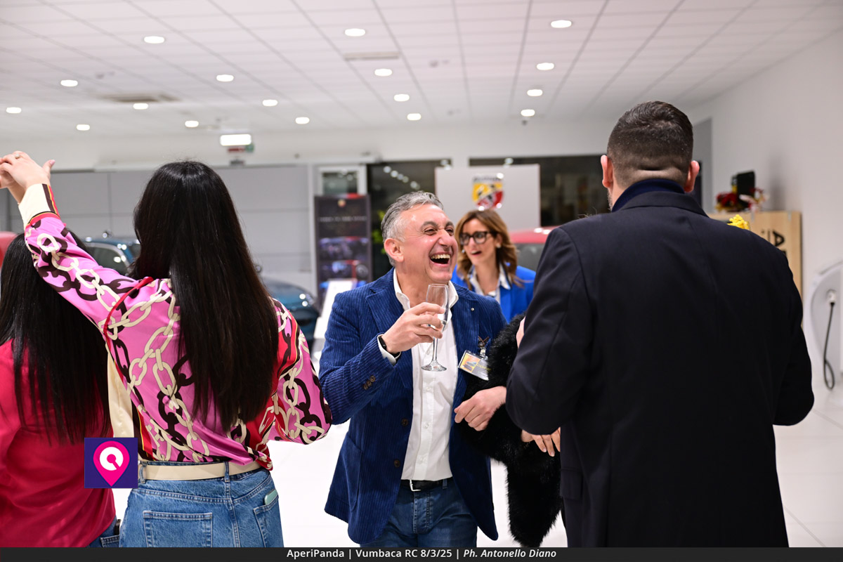 Aperi Panda Vumbaca ()