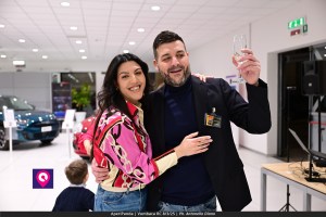 Aperi Panda Vumbaca ()