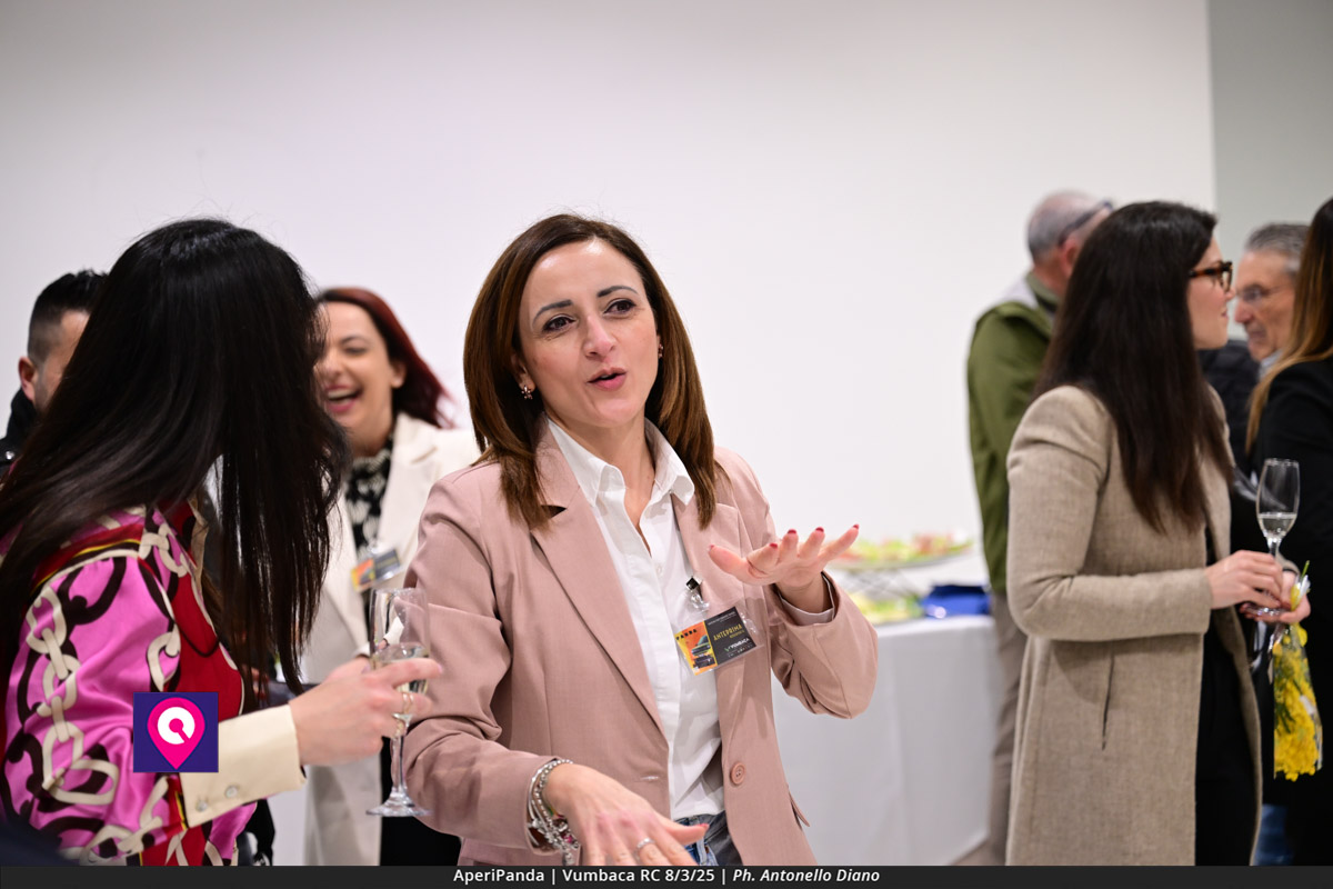 Aperi Panda Vumbaca ()