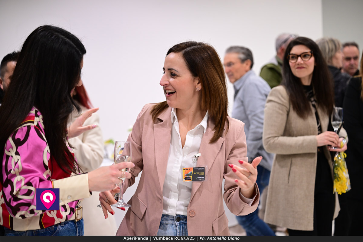 Aperi Panda Vumbaca ()