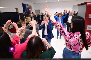 Aperi Panda Vumbaca ()