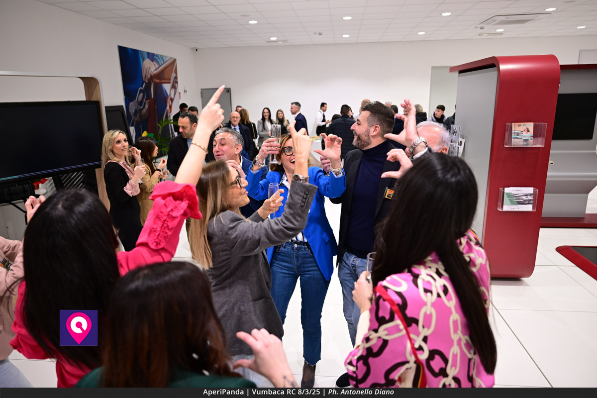 Aperi Panda Vumbaca ()